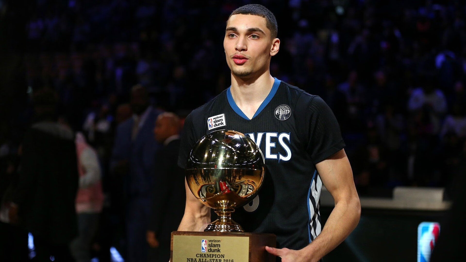 中超罕见一幕!海港主场观众人数比申花多157人,2021中超上海海港